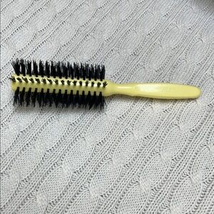 Vintage Avon Yellow round Hair bristle 8.25” long. Brush curls great condition